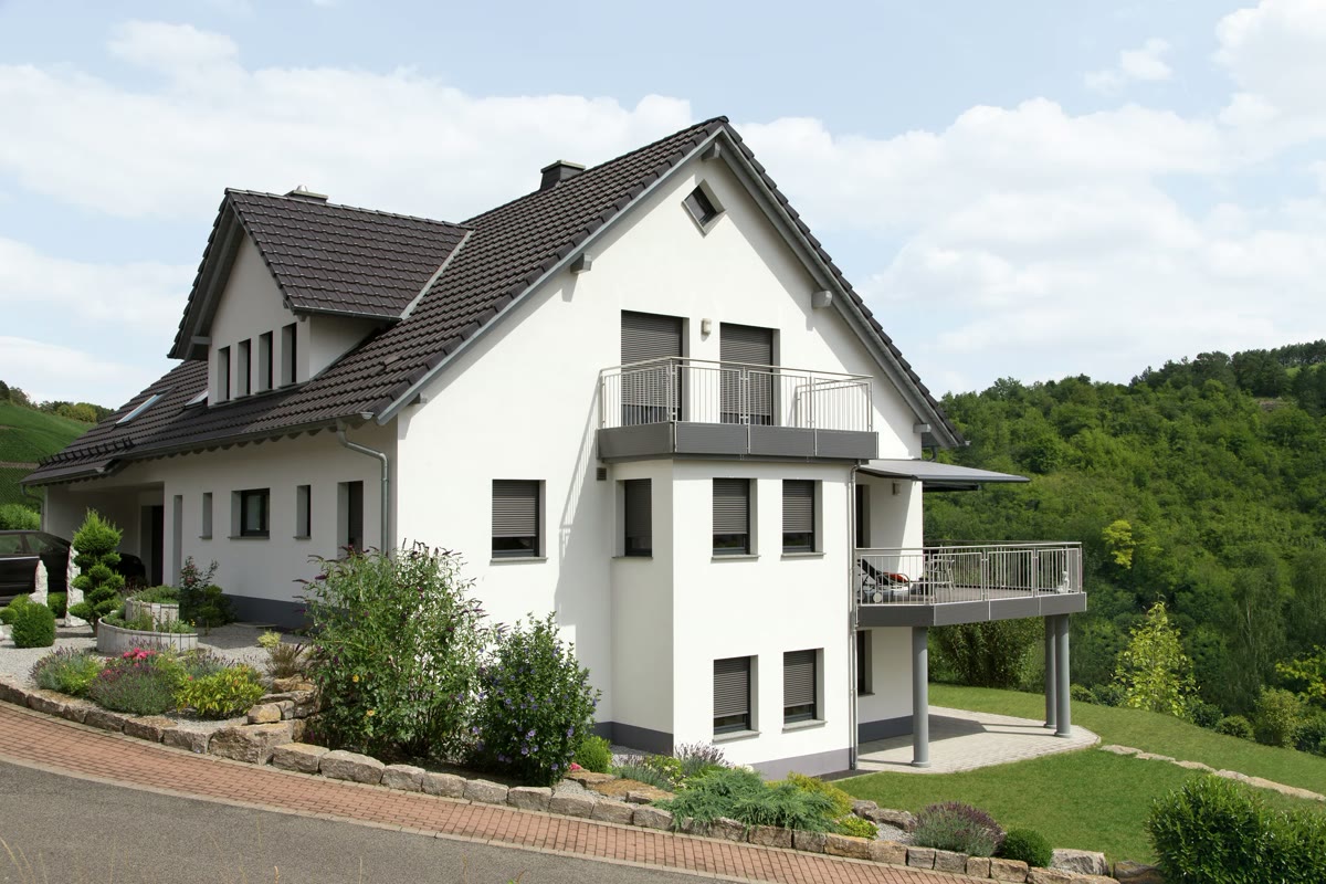 Vorbau-Rollläden an einem Wohnhaus - RolloMax Wien und Umgebung